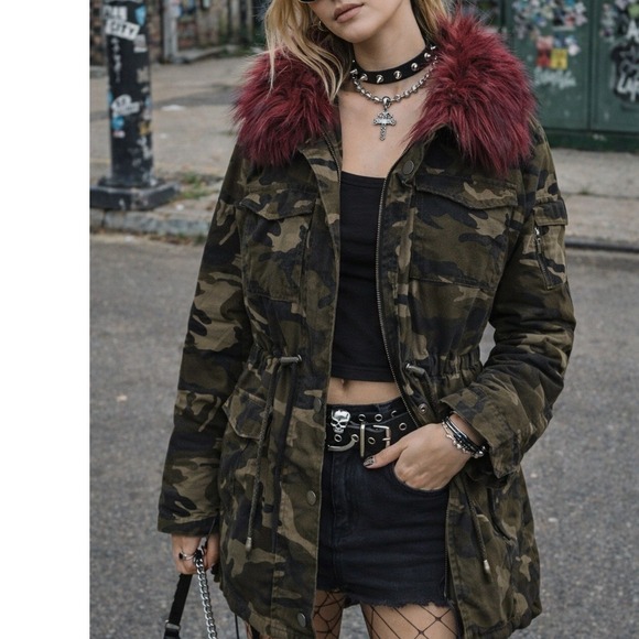 Ashley Blue Jackets & Blazers - Ashley Blue Womens Camo Military Anorak Jacket Burgundy Faux Fur Collar Medium